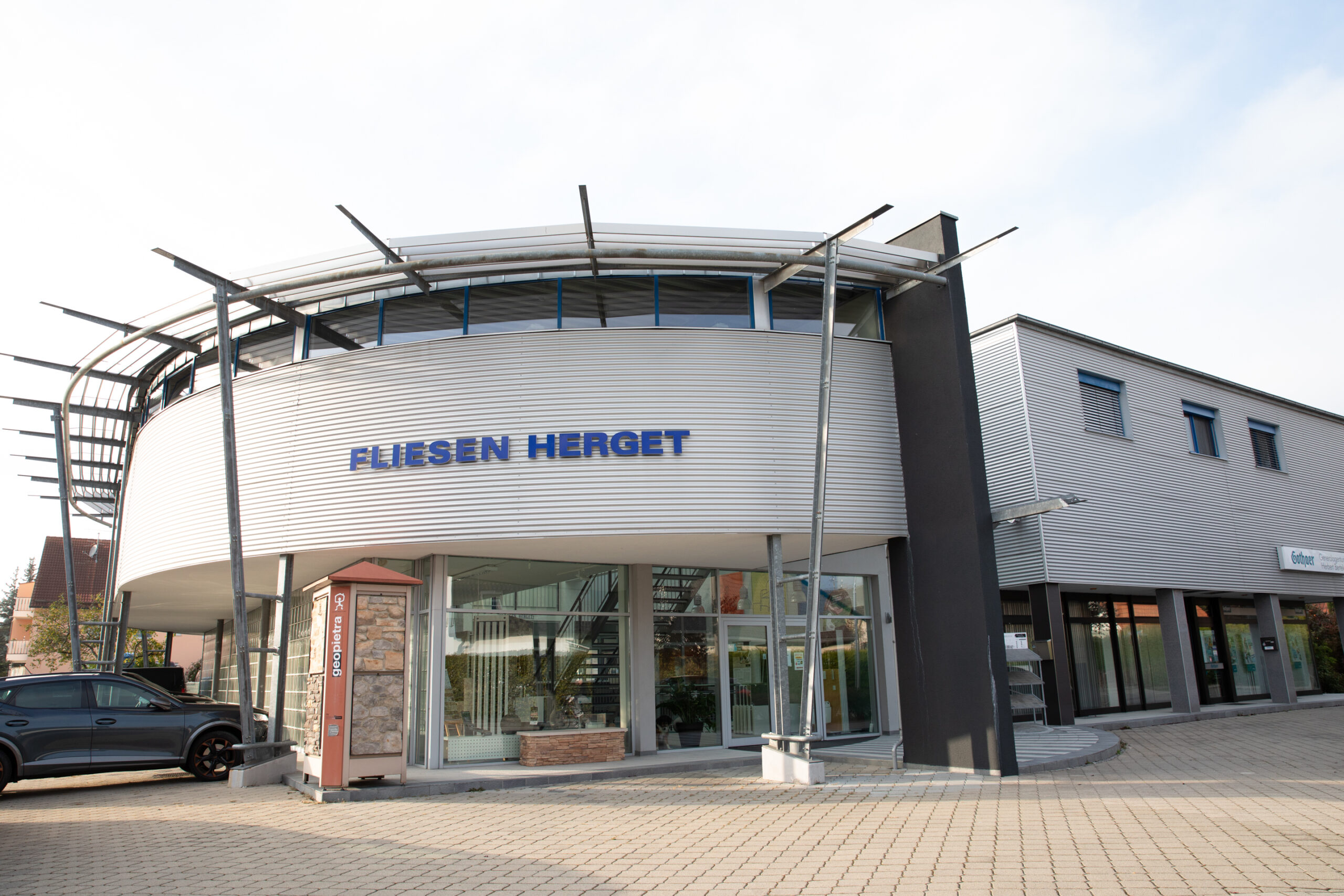 Ausstellung Gebäude Fliesen HERGET