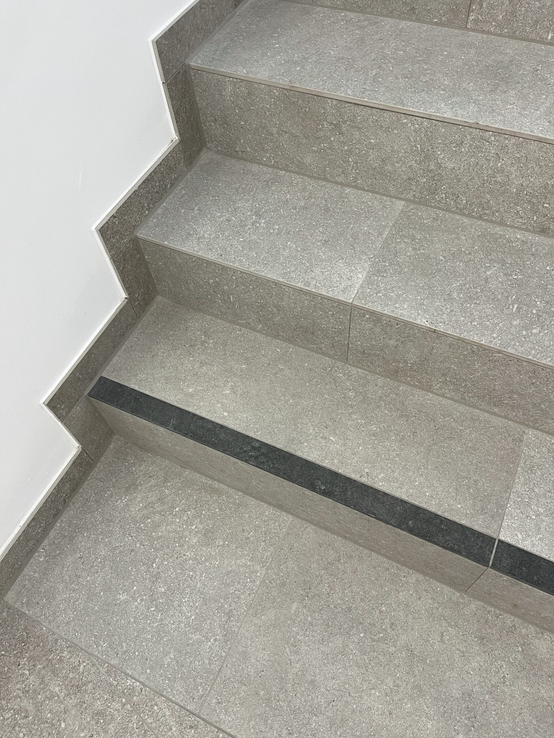 Bürgerzentrum Königsbrunn Treppe Fliesenverlegung