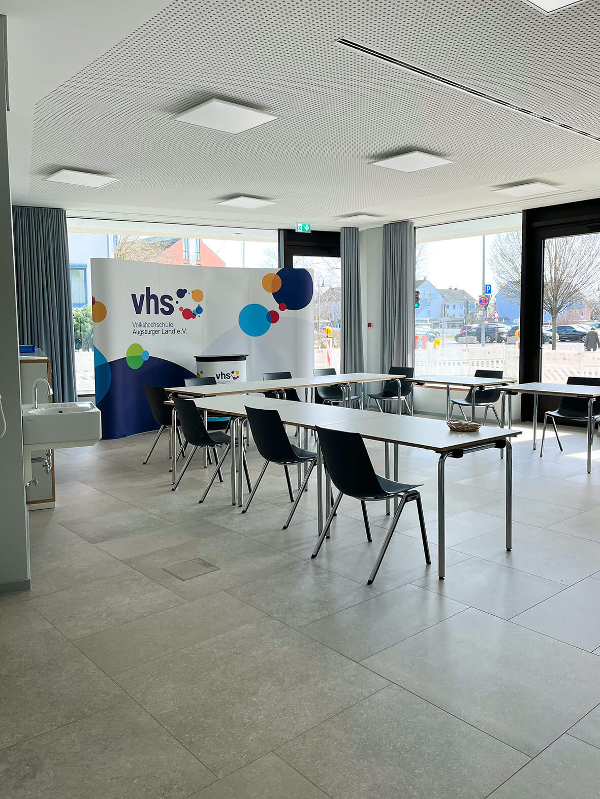 Bürgerzentrum VHS Königsbrunn HERGET Bürgerzentrum VHS Königsbrunn Fliesenverlegung