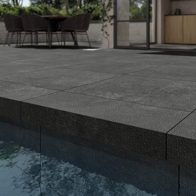 Dunkle Terrassenplatten Pool