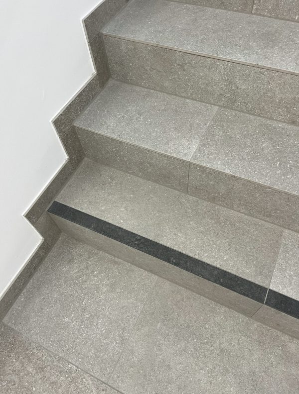 Bürgerzentrum Königsbrunn Treppe Fliesenverlegung