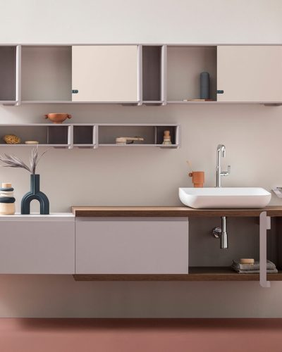 Graue Badmöbel mit Holz