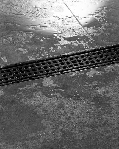 Badaccessoires-Duschrinne in schwarz