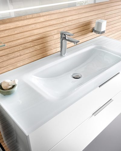 Badausstattung-Waschbecken mit Unterschrank in weiß